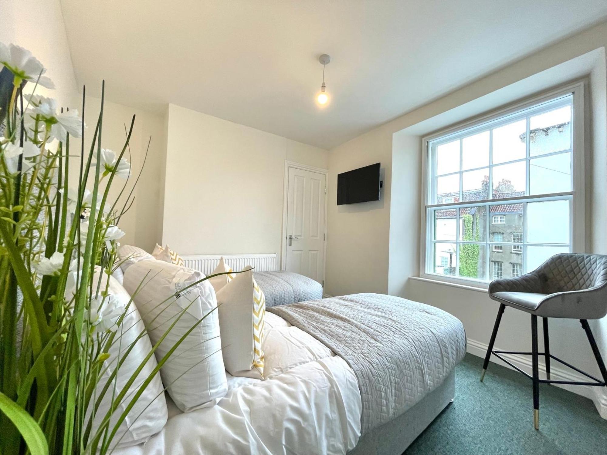2 Bedroom Apartments Stopoverz Bristol Exterior foto