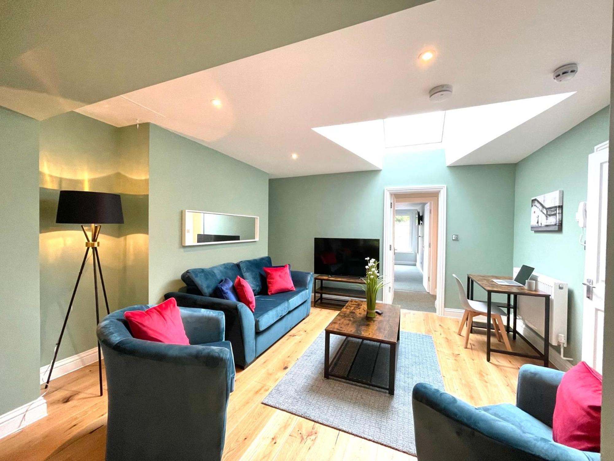 2 Bedroom Apartments Stopoverz Bristol Exterior foto