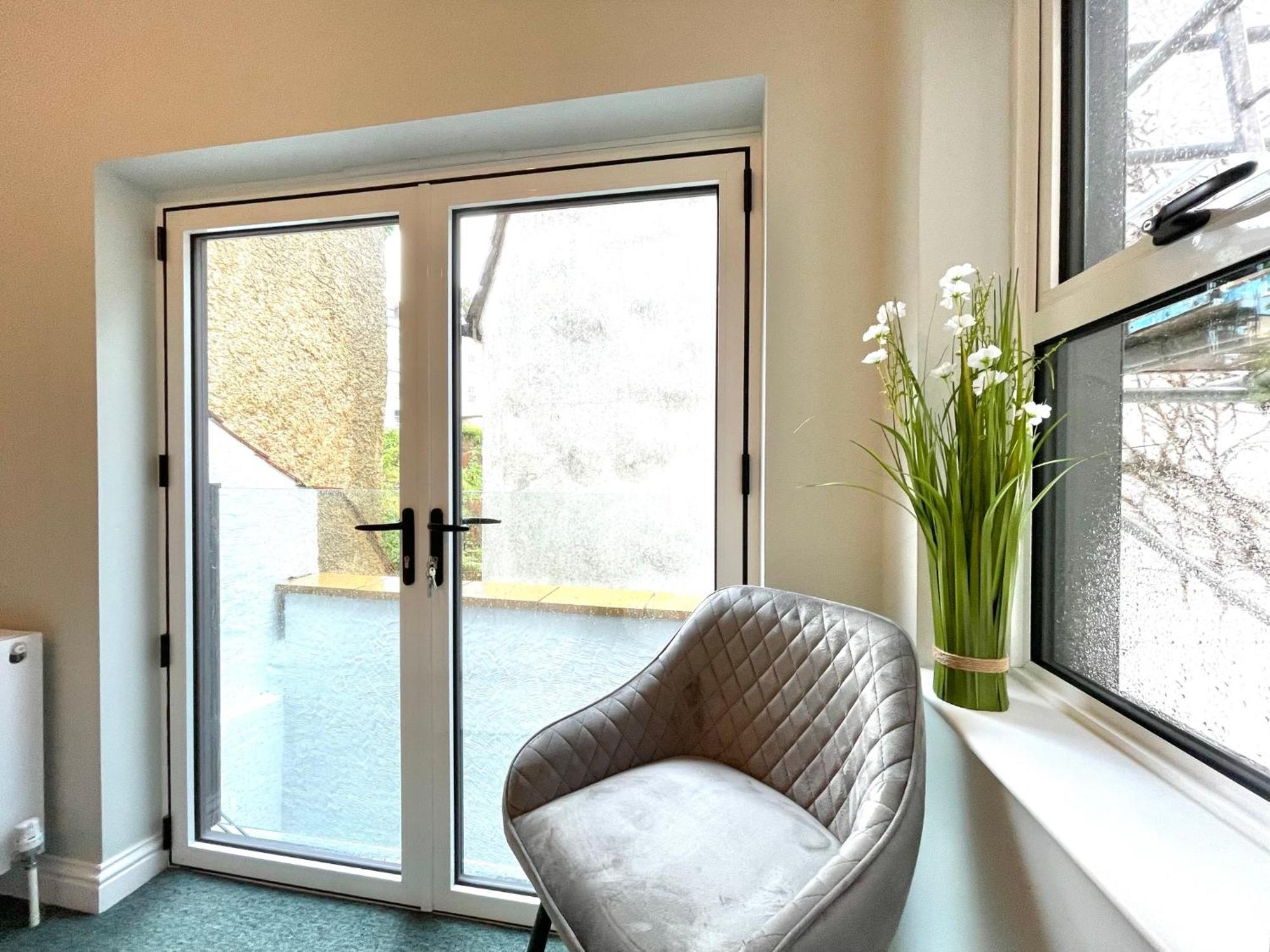 2 Bedroom Apartments Stopoverz Bristol Exterior foto
