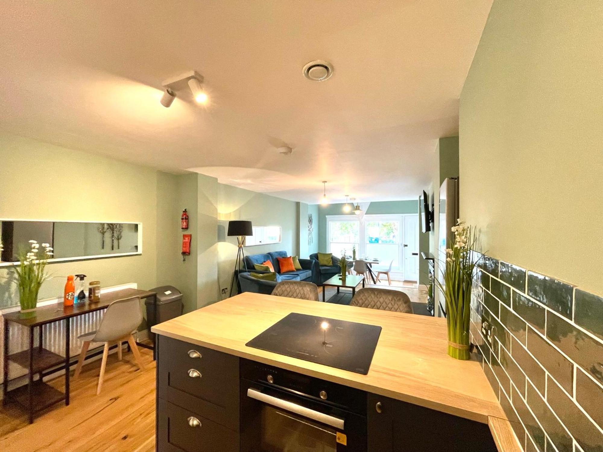 2 Bedroom Apartments Stopoverz Bristol Exterior foto