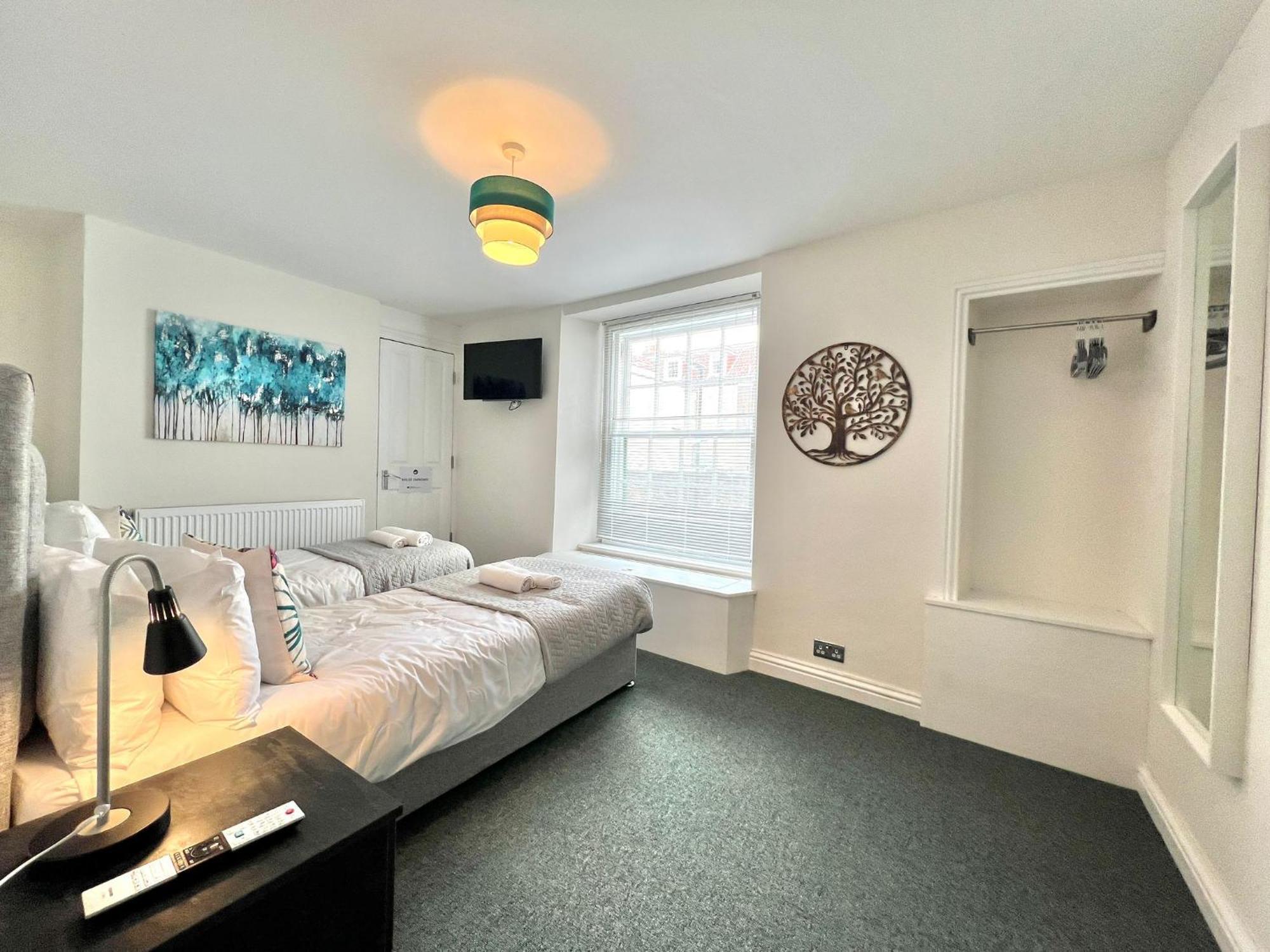 2 Bedroom Apartments Stopoverz Bristol Exterior foto